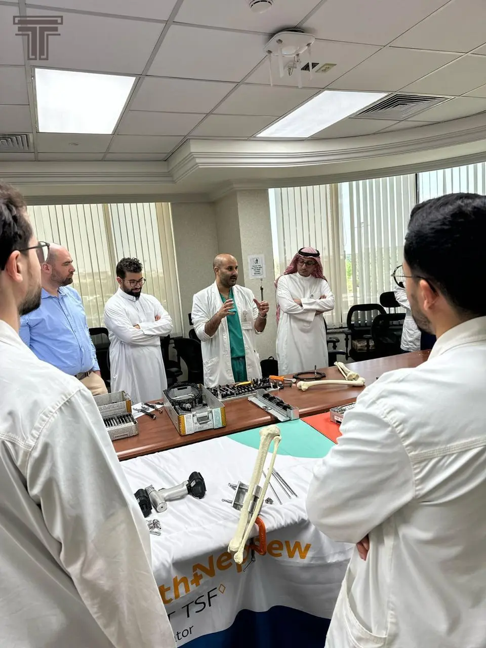 استضافة  عدد من الاستشاريين من انحاء المملكة للتعرف اكثر على الجهاز الحلقي الجديد SMART TSF والتدريب عليه